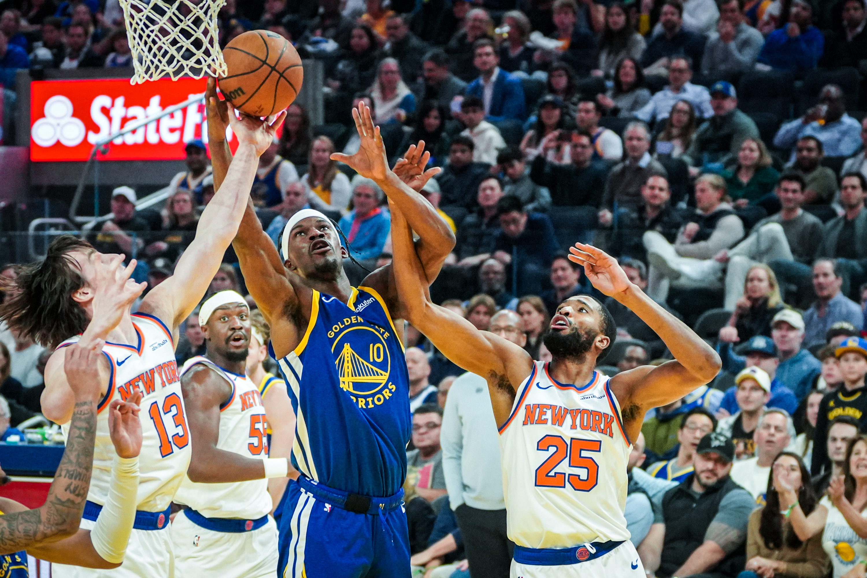 三人20+！巴特勒接管比赛，勇士主场击退尼克斯