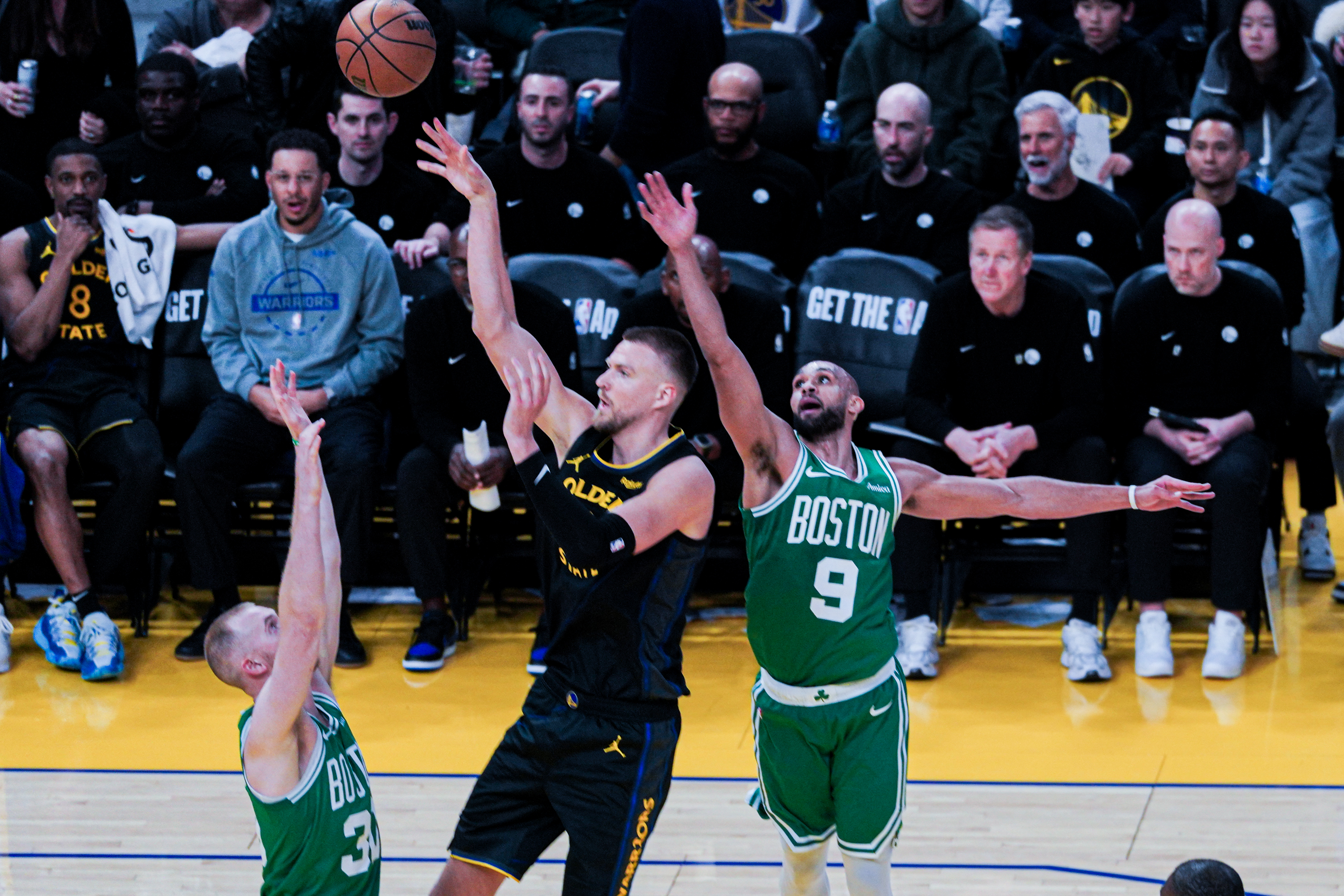 波神首秀回归  勇士防线崩塌不敌凯尔特人